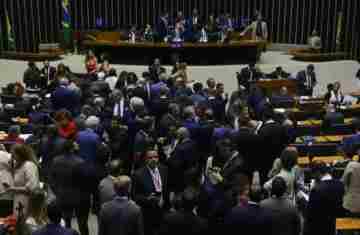  Câmara aprova isenção do IR para quem ganha até R$ 5 mil 